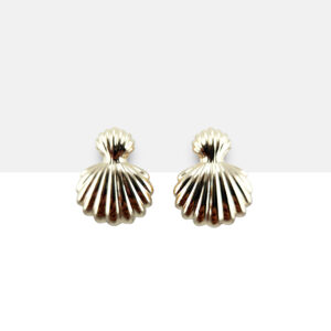 Aretes conchitas doradas