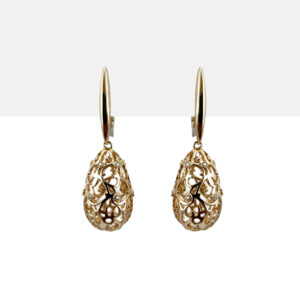 Aretes colgantes dorados