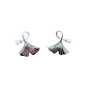 Aretes colita de delfin plateada