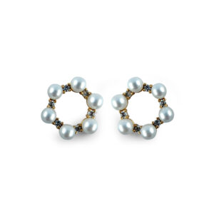 Aretes circulares con perlas